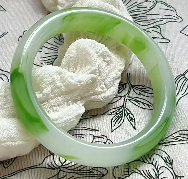 非金属树脂手镯 精美时尚翠色手镯     多样性发货