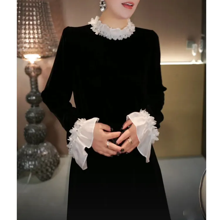 法式气质蕾丝拼接花边丝绒上衣女2026秋冬新款时尚精致显瘦打底衫