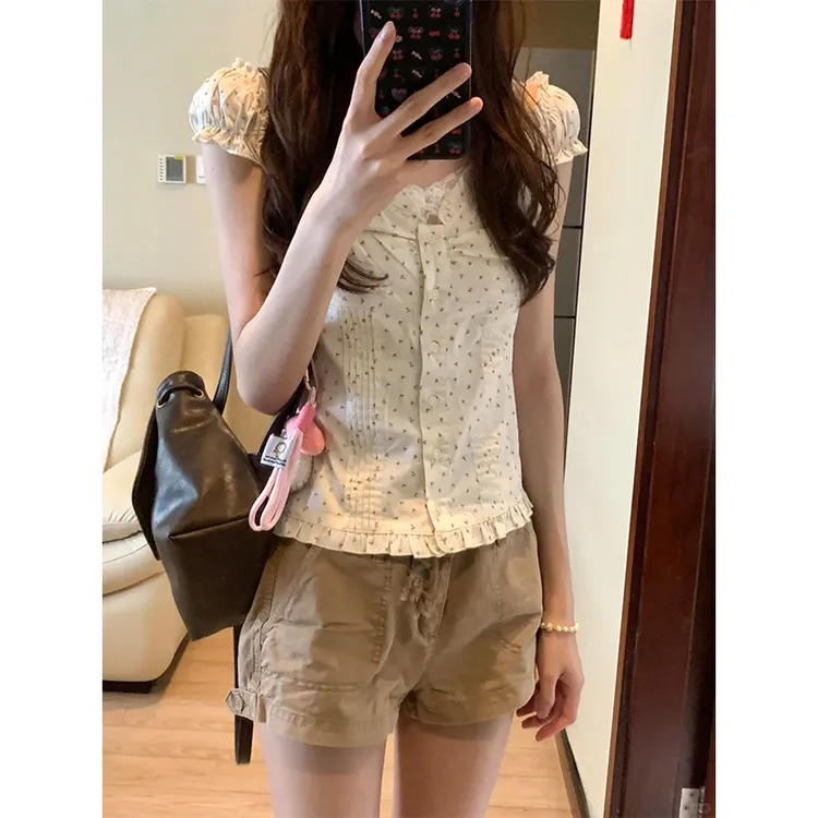 2025新款女士夏季V领碎花米耳边短款修身显瘦衬衫上衣高腰短裤子