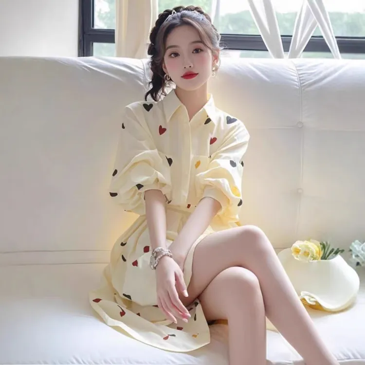 黄色爱心印花衬衫连衣裙法式超火设计感洋气减龄漂亮独特别致裙子