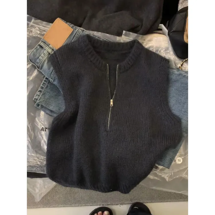 颜值真的很nice！早秋穿搭~黑色百搭圆领半拉链叠穿针织马甲女背心