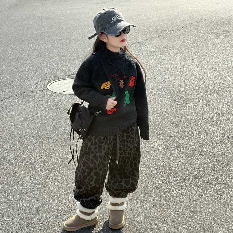 女童秋冬百搭时尚圆领毛巾绣毛衣中大儿童加绒豹纹束脚裤休闲裤潮