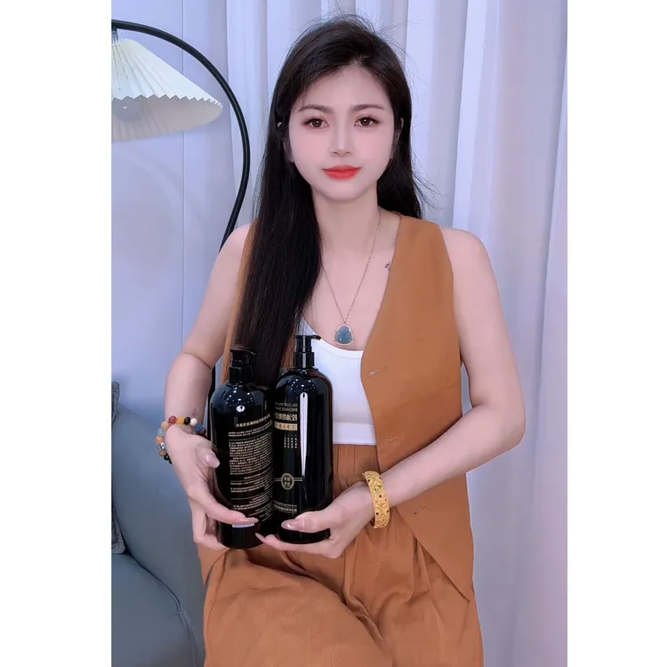 2508李小姐家黄色上衣