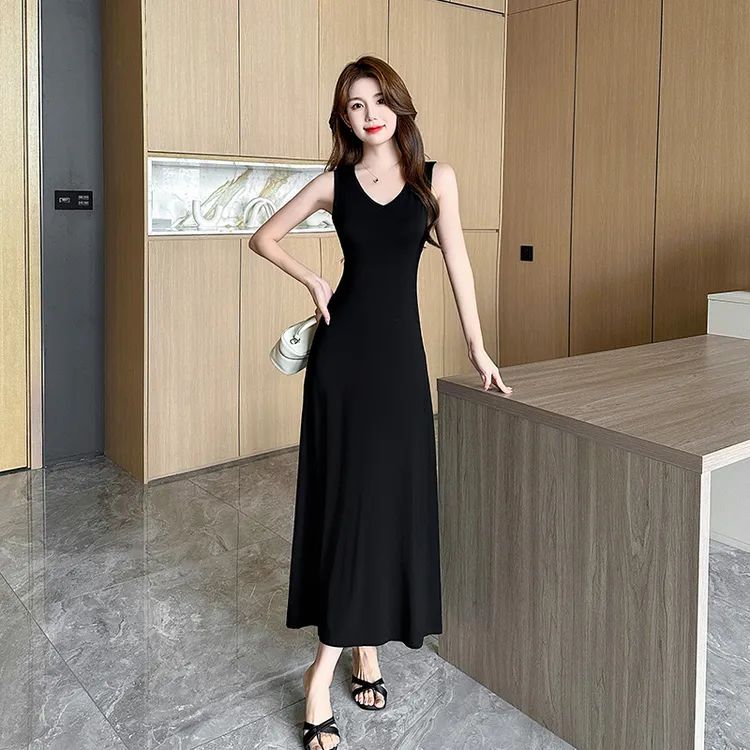 秋季内搭赫本无袖背心连衣裙女夏v领小黑裙打底显瘦吊带a字中长裙