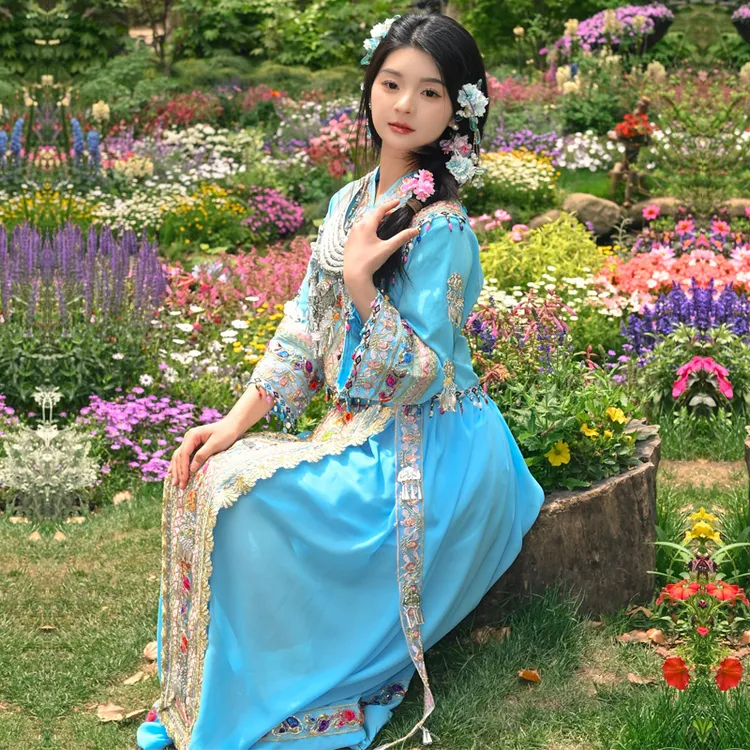 苗疆少女新款刺绣苗族服装少数民族风云南大理旅拍异域风情服装