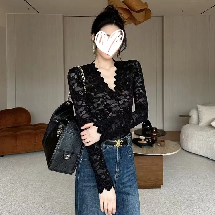 2025秋冬新款法式气质复古收腰显瘦V领长袖蕾丝打底衫内搭女上衣