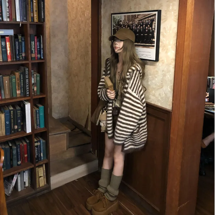 琥珀流光风条纹毛衣女款秋冬睡衣休闲可外穿针织开衫连帽外套上衣