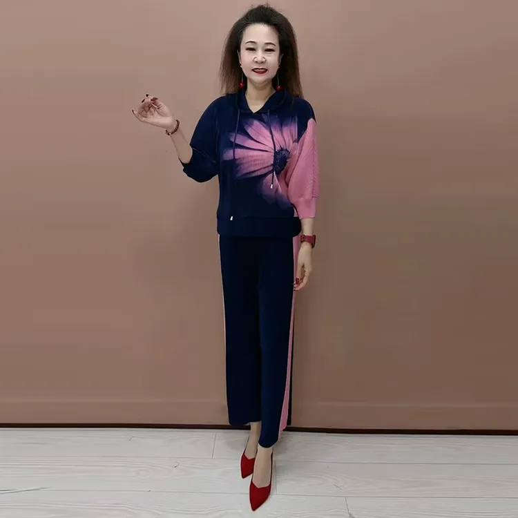 中老年妈妈冰丝褶皱套装2025春秋新款时尚洋气运动休闲减龄两件套