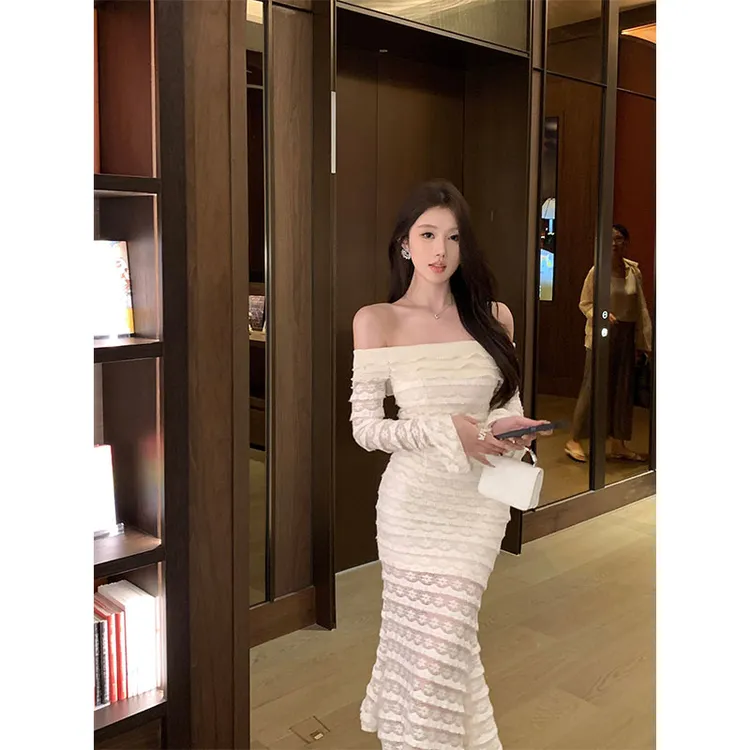 2025秋季新款性感辣妹高级感气质一字肩蕾丝连衣裙设计包臂鱼尾裙
