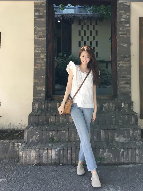 【留白】夏季设计感短款白色衬衫无袖上衣小花边蓝色牛仔直筒裤套装