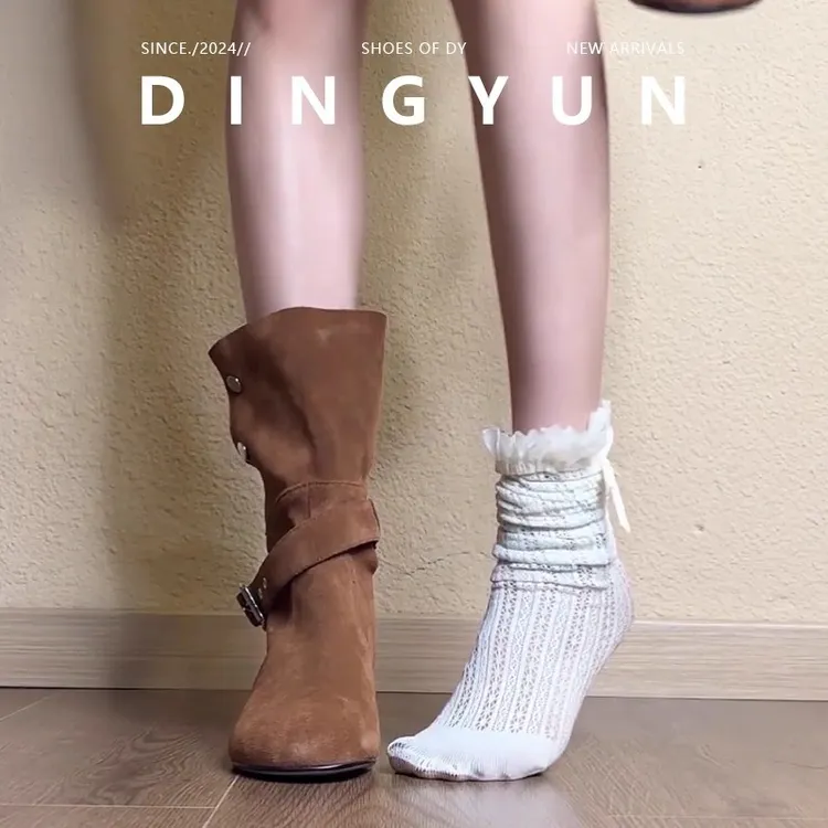 小众复古绒面西部牛仔靴女款2025新款秋冬季两穿圆头皮带扣短靴子