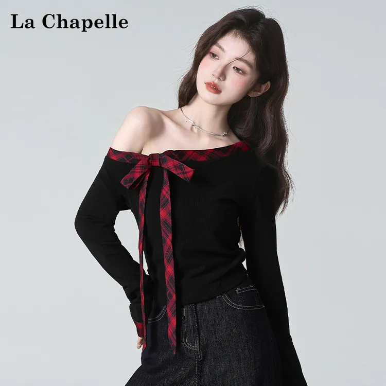 拉夏贝尔红色格子拼接蝴蝶结斜肩T恤女春秋韩系绝美一字肩上衣