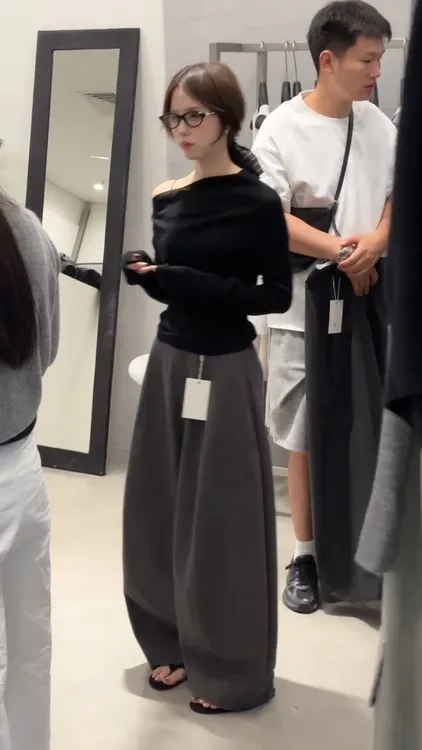 韩系穿搭女秋季小个子休闲黑色斜领露肩长袖t恤阔腿休闲裤两件套