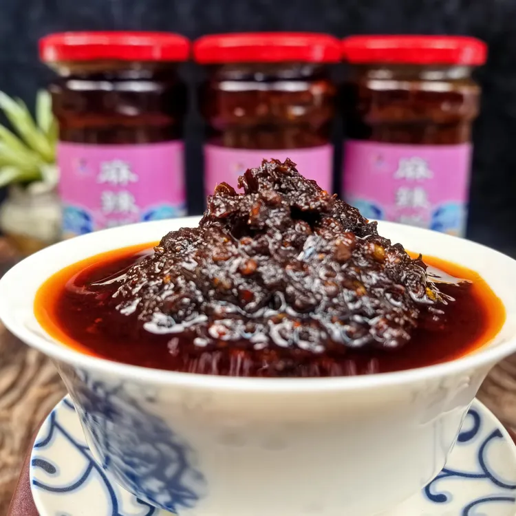 杨大厨精心研制麻辣酱，香辣辣开胃拌粉面拌饭炒菜烧菜烤鱼水煮肉