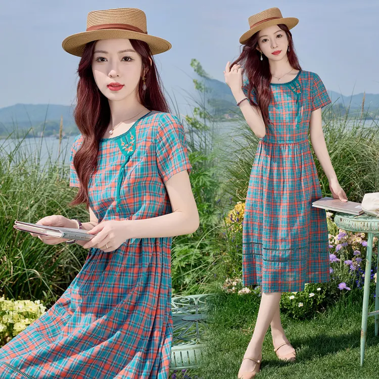 纯棉格纹气质连衣裙女2025夏季新款母亲节送礼高级感透气刺绣裙子