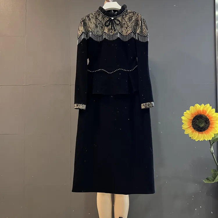 新款时尚法式高级感蕾丝拼接上衣➕半身裙优雅显瘦两件套