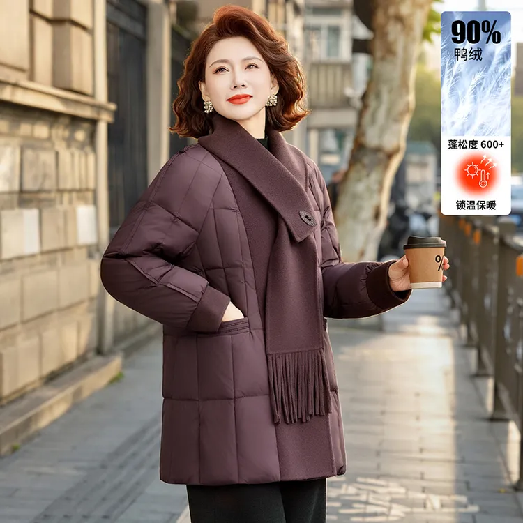 罗蒙中年妈妈冬装针织拼接羽绒服新款洋气中老年女装保暖围巾外套