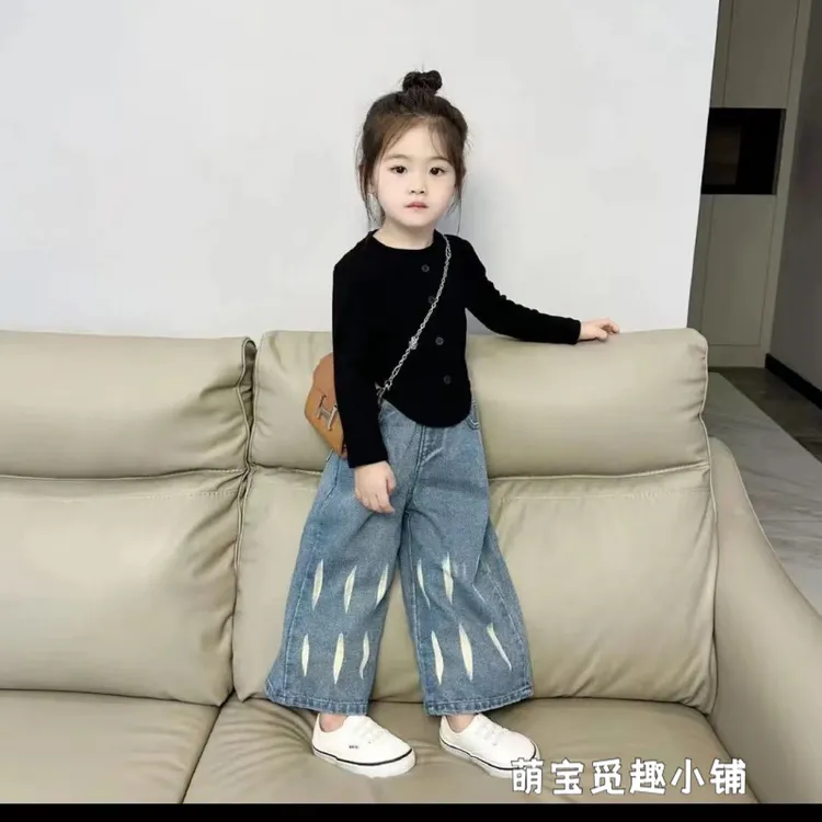 女宝宝春装洋气套装儿童春天穿搭韩版女童打底衫牛仔阔腿裤两件套