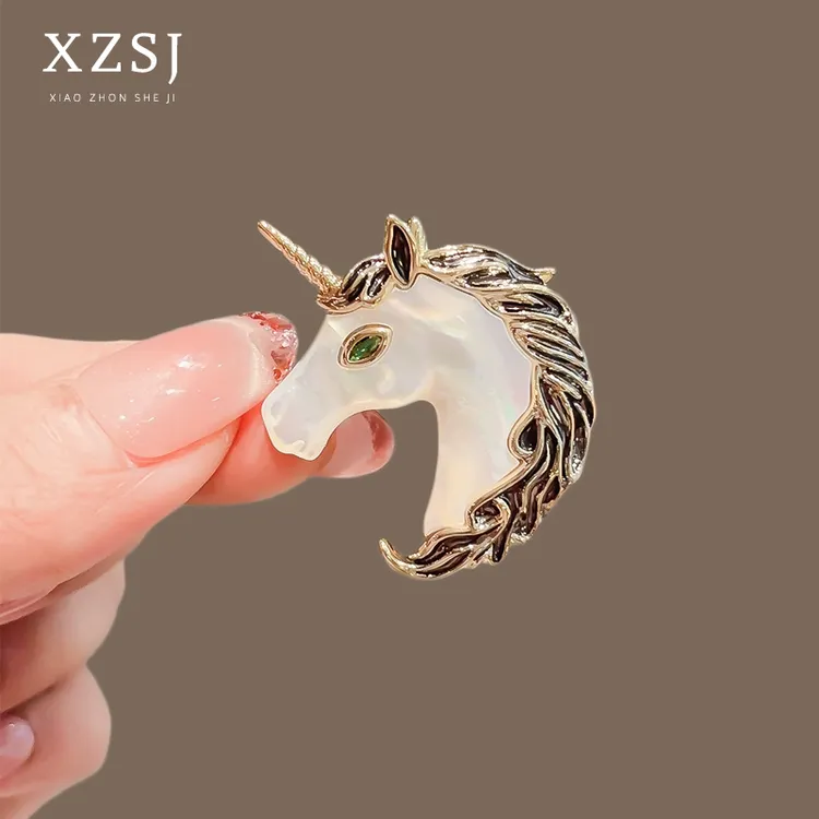 铜胸针 手工雕刻贝母马首别针女复古轻奢马年生肖胸花男大衣配饰
