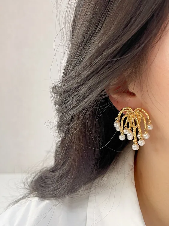 铜合金耳饰 女轻奢欧美风复古白色耳环金色时尚气质珍珠个性夸张