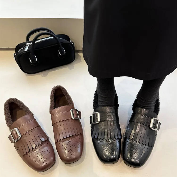 精致小资英伦风~冬季软皮加绒布洛克雕花复古乐福鞋女鞋jk小皮鞋
