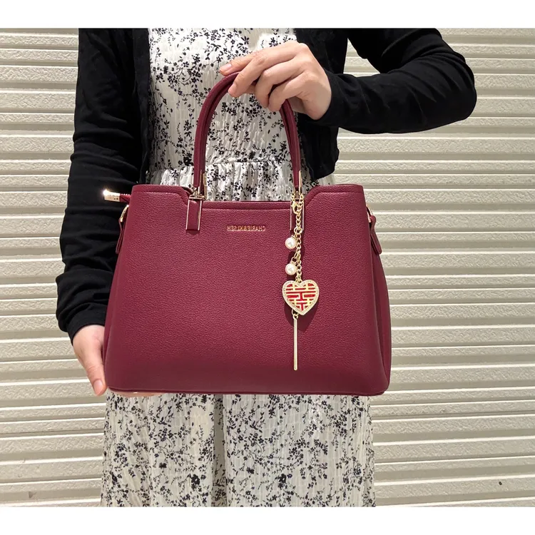 红色包包女结婚婚包2025新款高级感中年女包婚宴妈妈婆婆包妈妈包