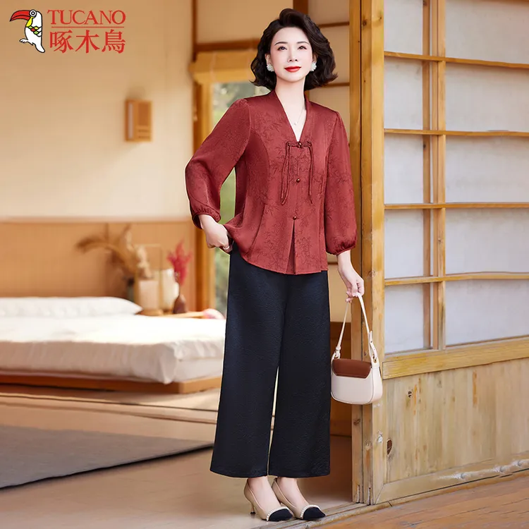 啄木鸟妈妈秋装套装新款中年新中式V领上衣中老年女士春秋两件套