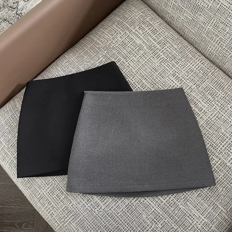 灰色毛呢半身裙女秋冬2025新款包臀A字短裙黑色呢子高腰短款裙子