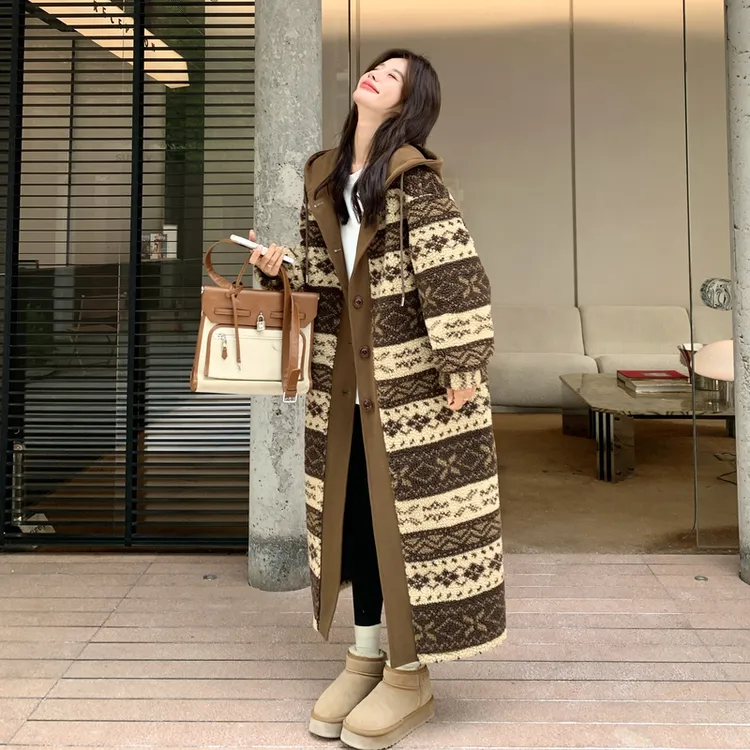 民族风印花连帽羊羔毛厚外套秋冬2025新款巨好看皮毛一体长款大衣