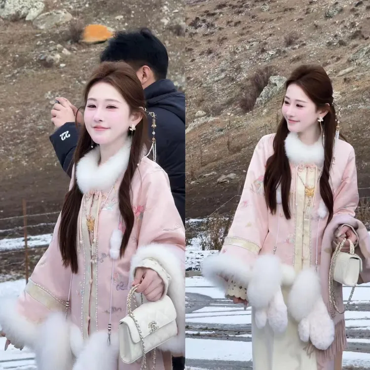 【婷婷】《红楼梦》新中式莲花刺绣狐狸毛羽绒外套TT2SDTH2598