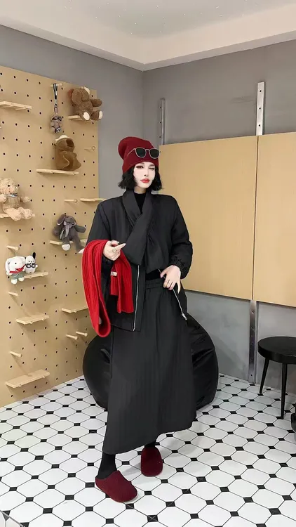 2025冬新款欧货洋气简约时尚复古大码带围巾外套+半裙套装6166