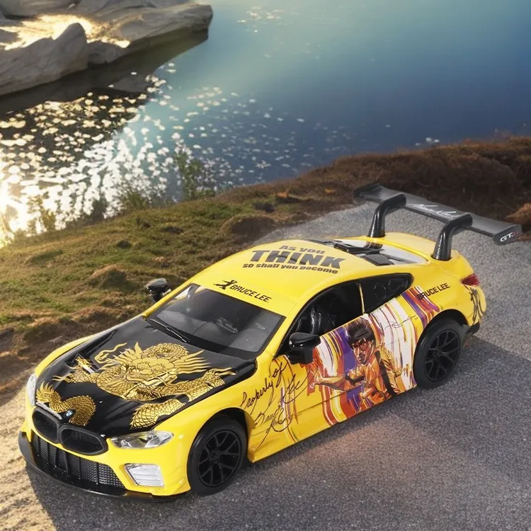 正版1/32宝马M8合金汽车模型宝马GTE李小龙联名款男孩玩具车摆件
