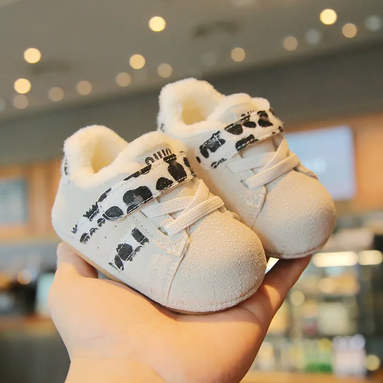 冬季加绒宝宝鞋0-2岁软底经典加绒加厚透气防滑包头学步鞋
