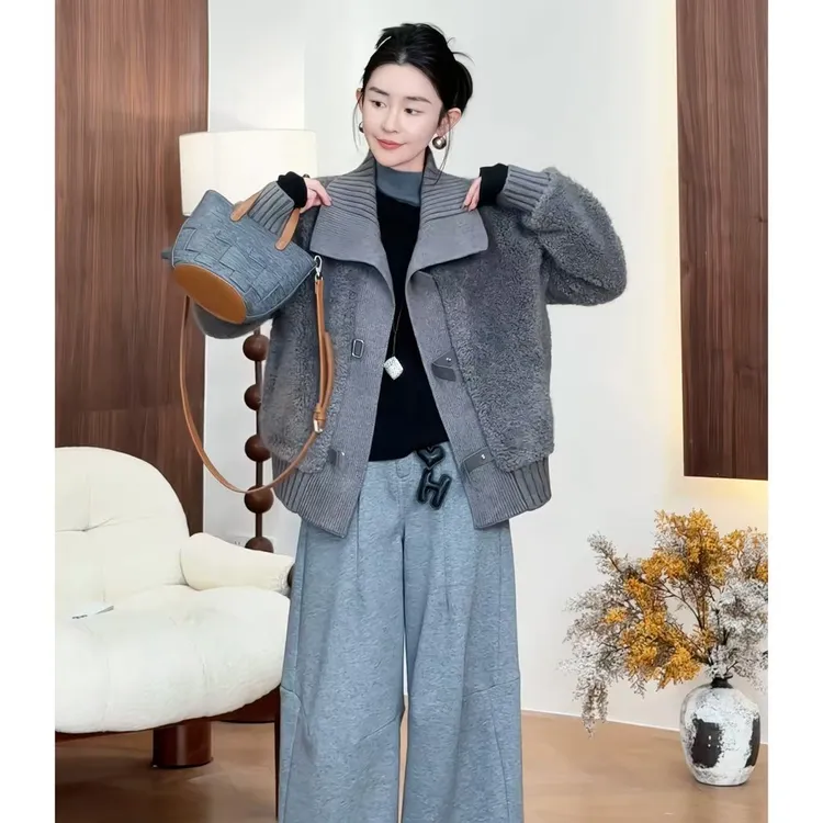 玖了个玖 2025秋冬 极简百搭针织翻领拼接糕毛休闲外套 2510C6524