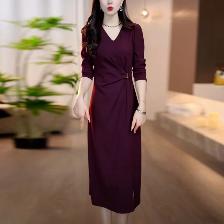 2025秋季轻奢高贵气质裙子女装新款高级感轻奢洋气显瘦连衣裙