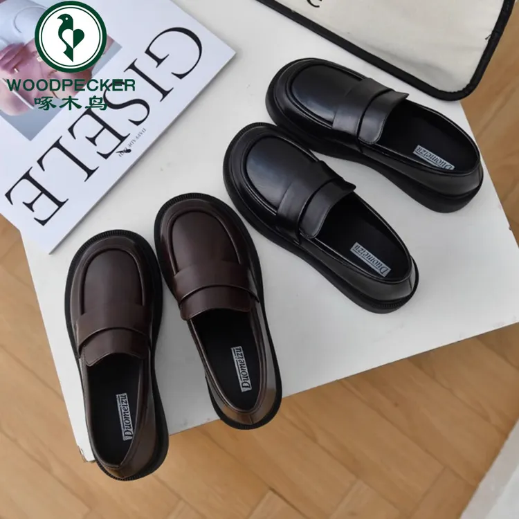 啄木鸟黑色平底小皮鞋女英伦风2025春季新款一脚蹬乐福鞋通勤单鞋