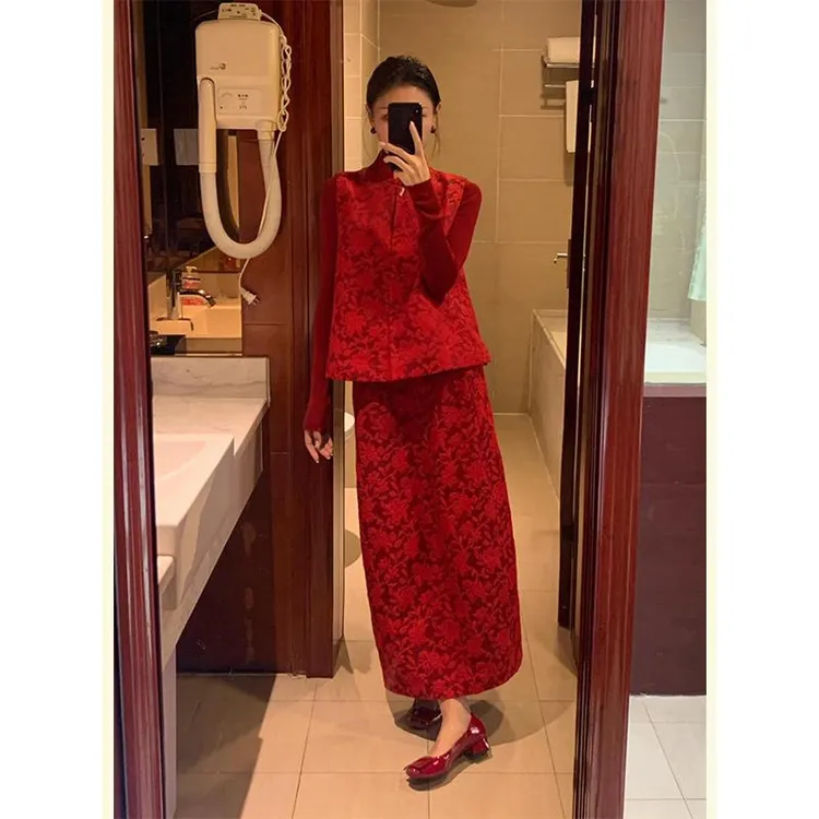 大方得体穿搭一整套新中式国风订婚礼服红色印花马甲套装裙女秋冬