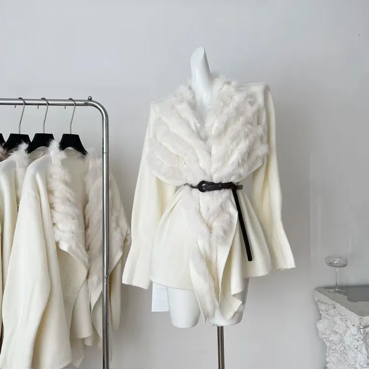 娇宠贵女2025秋冬中长款环保毛领收腰独特超好看毛呢针织外套