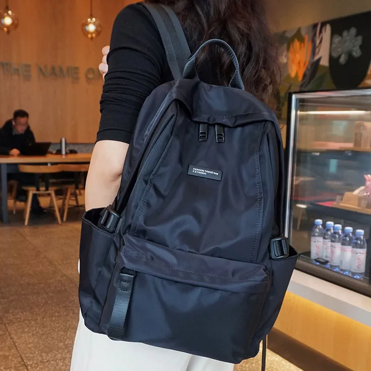 新款2025潮流大容量轻便高级感背包女包旅行包洋气通勤小众双肩包