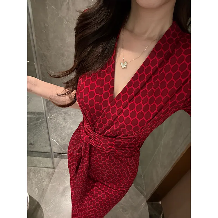 【炽烈红】水晶麻纱连衣裙女夏季新款性感V领绑带收腰修身包臀裙