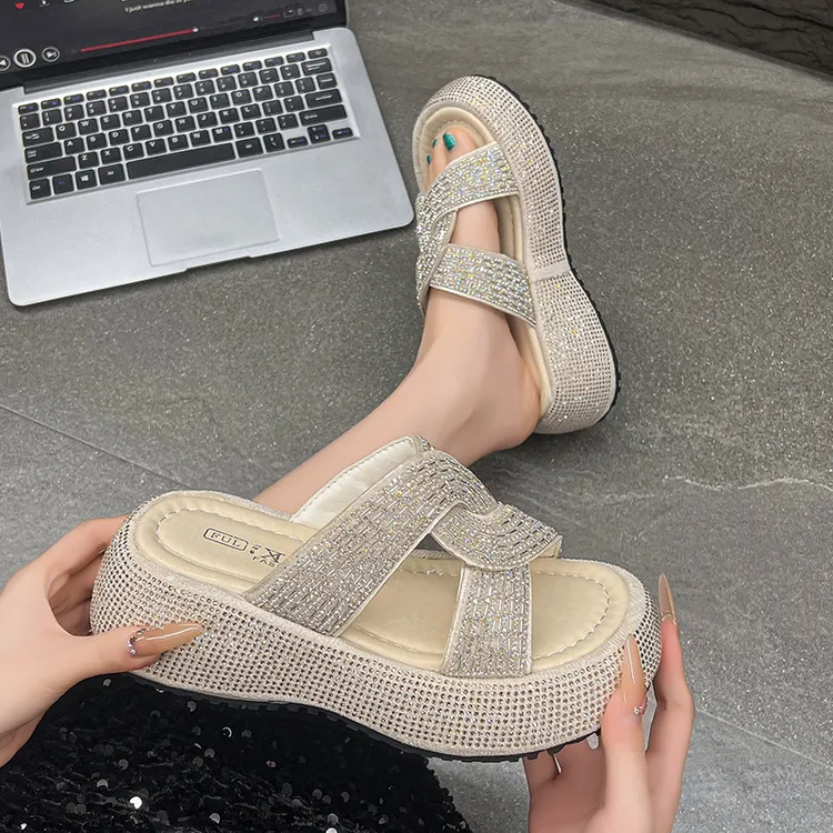 坡跟水钻防滑2025夏季新款增高一字拖凉拖鞋女仙女风厚底凉鞋外穿