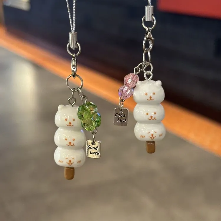 可爱四叶草自嘲熊钥匙扣超萌甜美卡通少女手机链包包闺蜜挂饰礼物