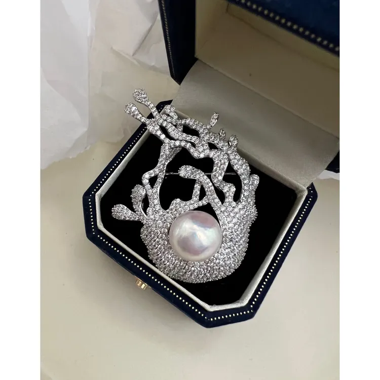 JUNMU被问爆的乘风破浪胸针!满钻海浪裹着珍珠，贵气又灵动