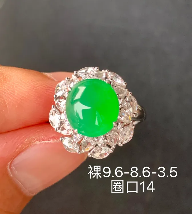 高冰滿綠蛋面天然翡翠戒指 鑲嵌精緻 女生配飾