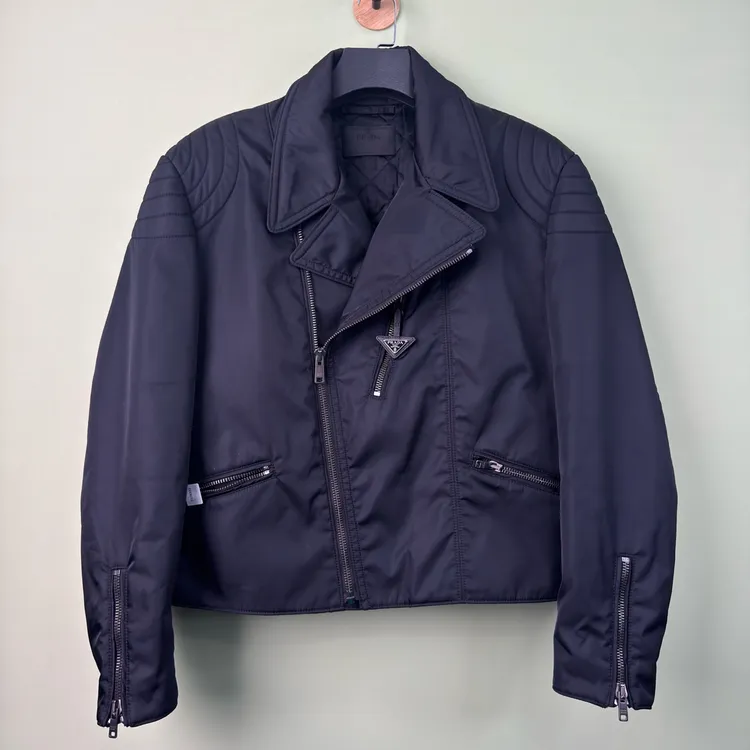 99新 Prada/普拉达 黑色秀款双三角标再生尼龙夹克/50/工价23000