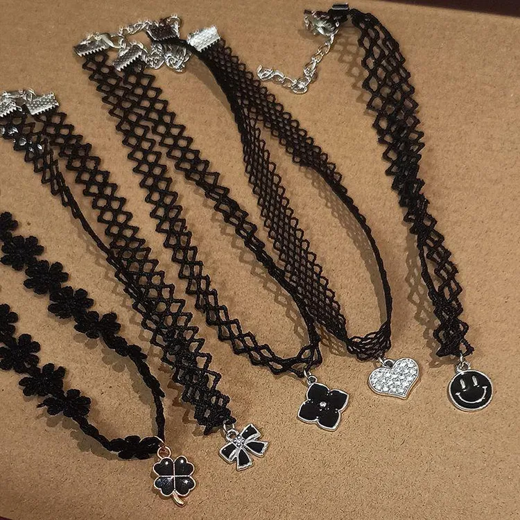 合金布艺项链 黑色吊坠蕾丝四叶草配饰复古颈链女款锁骨链短款ins