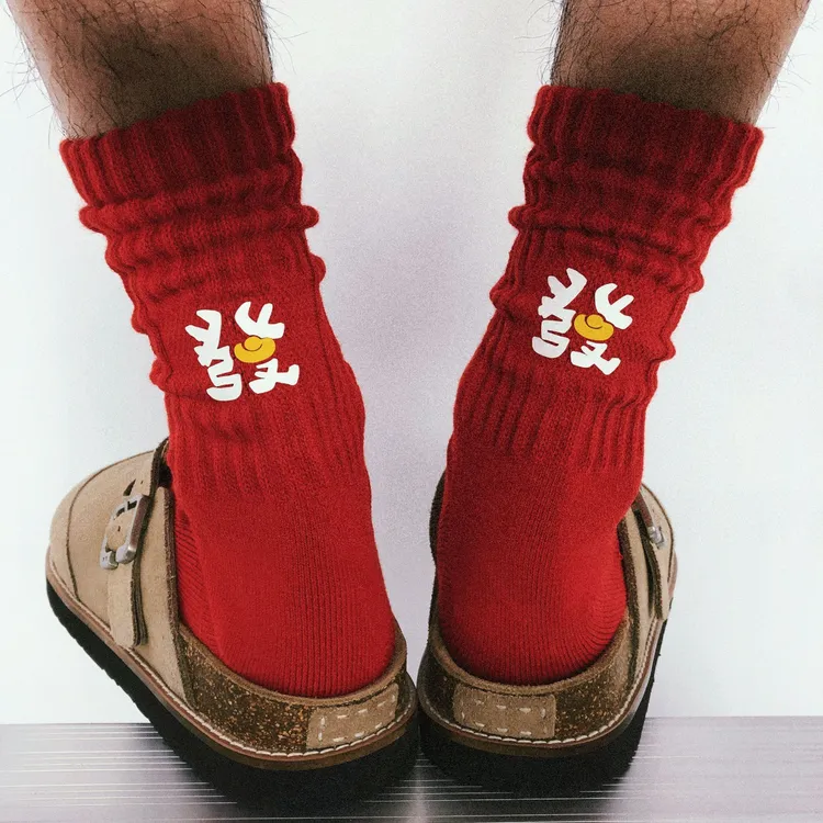 TREETALLIFE發红袜子本命年属马红色系穿搭男女中筒堆堆袜