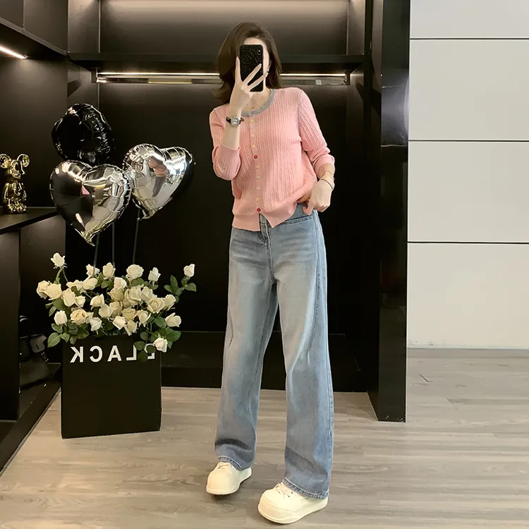 高级感毛衣外套女韩系早秋氛围感穿长袖针织开衫浅色直筒牛仔长裤