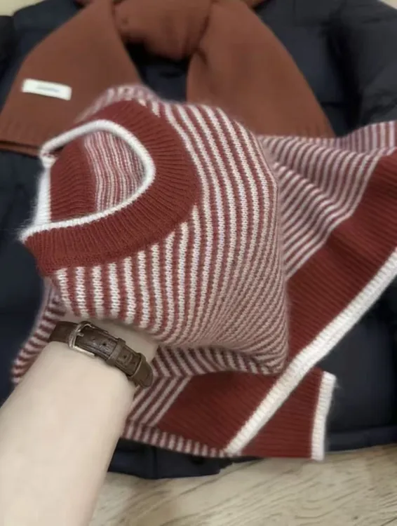 七言家巨好看！#氛围感圣诞红细条纹软糯绒感毛衣030@