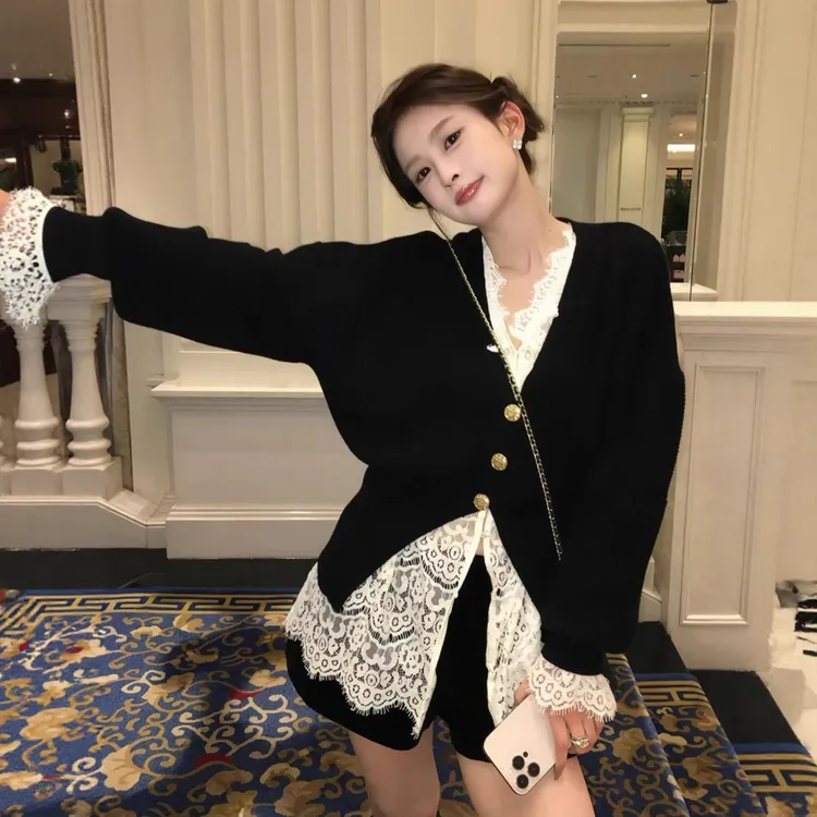 早秋穿搭套装女韩系时尚气质减龄针织开衫外套蕾丝衬衫短裤三件套